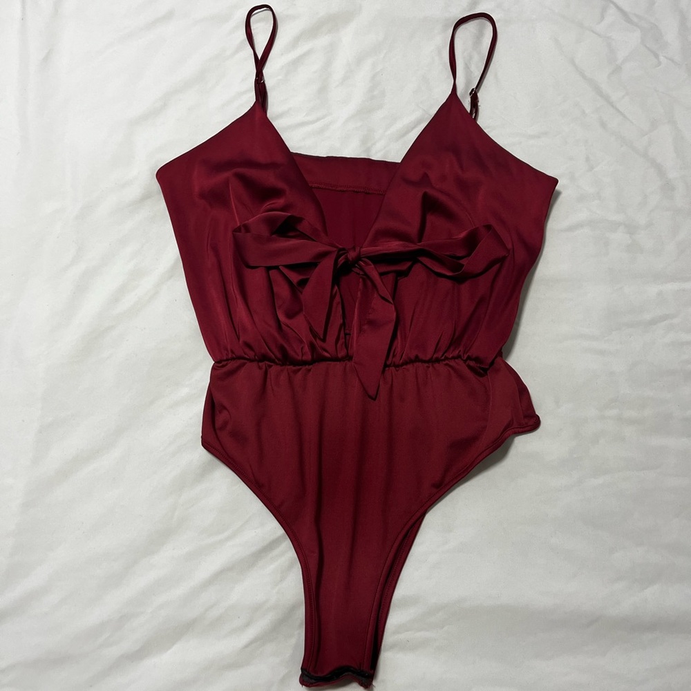WORN ONCE Red silky tie front bodysuit